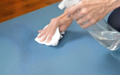 8 Best Ways to Clean a Yoga Mat: Methods, Timing and Sprays